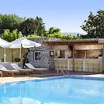 Atrium 4*