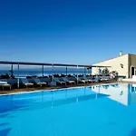 Atrium 4*
