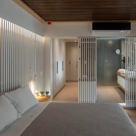 Atrium 4*