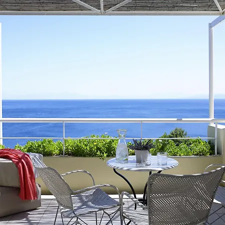 Atrium 4*