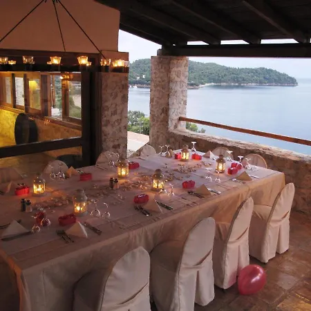 中庭酒店 4* Platanias (Skiathos)