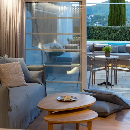 Atrium Hotel
