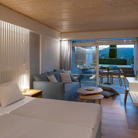 Atrium Hotel 4*